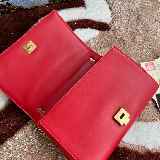 600 [Dolce Gabbana] Top original list ➰Delicious handmade Imported cowhide leather with original hardware bag body with pure handmade oil on top of the top of many celebrities' favorites. Crossbody can be purchased overseas for special products with a sty