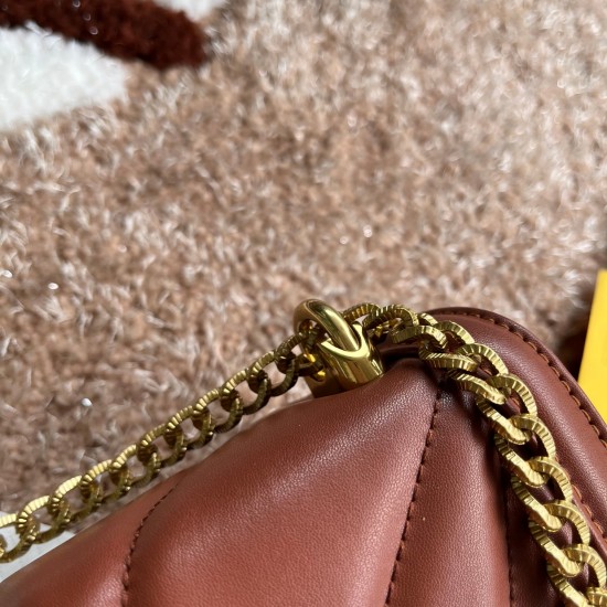 600 [Dolce Gabbana] Top original list ➰Delicious handmade Imported cowhide leather with original hardware bag body with pure handmade oil on top of the top of many celebrities' favorites. Crossbody can be purchased overseas for special products with a sty