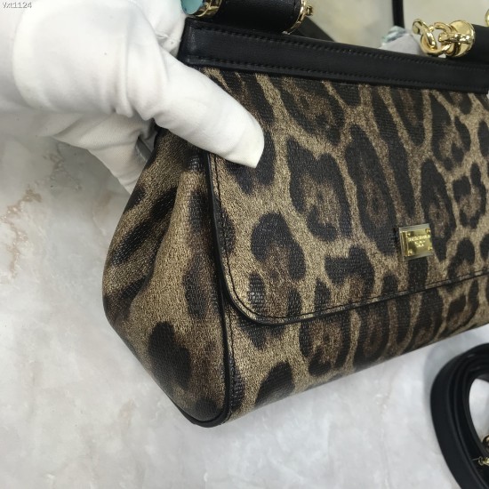 P450 original list [Dolce Gabbana] classic leopard print Another platinum bag in the fashion industry ➰Delicate handmade, favorite of many celebrities, crossbody, mirror, overseas purchasing special products!Imported palm-print cowhide with original hardw