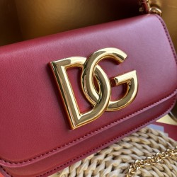 520 【Dolce Gabbana】New model number: 9113 original sheet ➰Delicate handmade, single shoulder crossbody, dual purpose, imported raw materials, real gold-plated DG logo on the bottom, the flip cover is hidden magnetic buckle, removable electroplated rutheni