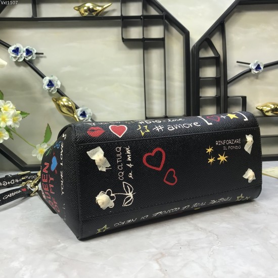 480 [Dolce Gabbana] The same crossbody bag as a celebrity, crossbody, mirror, overseas purchasing special products, fashionable and aura, brand new bag style, any combination can be as long as there is a fashionable heart, you can keep it clearly, when an