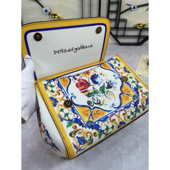 480 [Dolce Gabbana] Crossbody, mirror, special products for overseas purchasing, new bag style and aura, any combination can be as long as there is a fashionable heart, you can keep it clearly, when and where DG will always show you infinite surprises Lux