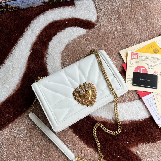 600 [Dolce Gabbana] Top original list ➰Delicious handmade Imported cowhide leather with original hardware bag body with pure handmade oil on top of the top of many celebrities' favorites. Crossbody can be purchased overseas for special products with a sty