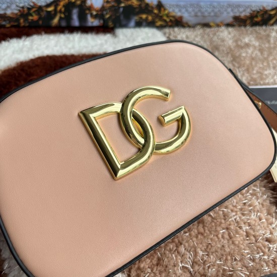 530【Dolce Gabbana】Model number: 3320 Original ➰Semantic delicate handmade imported cowhide, front DG logo, pure handmade oil on the top of the bag, favorite of many celebrities, overseas purchasing special products, fashionable and aura, new bag style, an 530【Dolce Gabbana】Model number: 3320 Original ➰Semantic delicate handmade imported cowhide, front DG logo, pure handmade oil on the top of the bag, favorite of many celebrities, overseas purchasing special products, fashionable and aura, new bag style, an