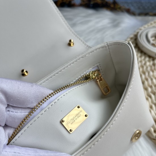 570 [Dolce Gabbana] Model number: 9112 Original order ➰Delicate handmade, imported cowhide bag body with pure handmade oil edges on top, embellished with standing effect quilted DG log Fashion trend, favorite of many celebrities, crossbody, overseas purch