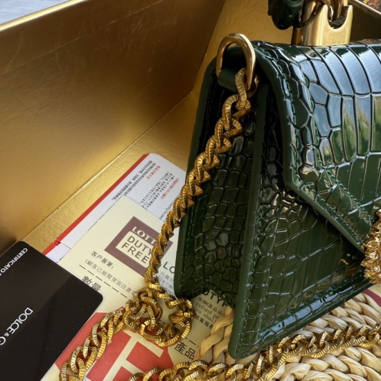530 [Dolce Gabbana] Chain hand-held crossbody bag model number: 6613 crocodile pattern Top original list ➰Delicious handmade Imported cowhide with original hardware bag body top handmade oil edges The favorite of many celebrities, crossbody can be crossbo
