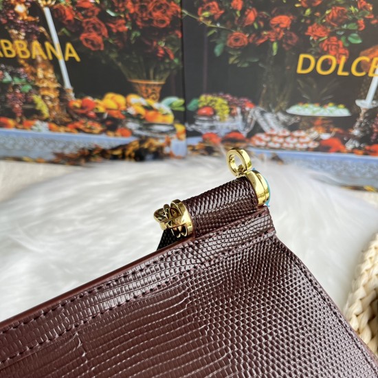 490 [Dolce Gabbana] Model number: 4660 Lizard Diamond Original Single Perfect Bag Shape Imported Top-Level Lizard Pattern Cowhide, Customized Vacuum High Electroplating Hardware, Versatile Bag Style, Hand-in Crossbody is suitable for any occasion, Gorgeou