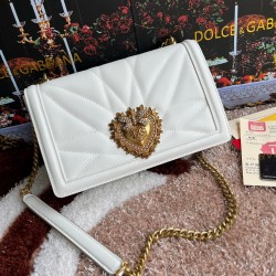 600 [Dolce Gabbana] Top original list ➰Delicious handmade Imported cowhide leather with original hardware bag body with pure handmade oil on top of the top of many celebrities' favorites. Crossbody can be purchased overseas for special products with a sty