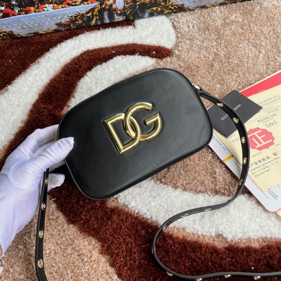 530【Dolce Gabbana】Model number: 3320 Original ➰Semantic delicate handmade imported cowhide, front DG logo, pure handmade oil on the top of the bag, favorite of many celebrities, overseas purchasing special products, fashionable and aura, new bag style, an 530【Dolce Gabbana】Model number: 3320 Original ➰Semantic delicate handmade imported cowhide, front DG logo, pure handmade oil on the top of the bag, favorite of many celebrities, overseas purchasing special products, fashionable and aura, new bag style, an