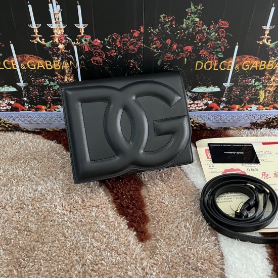 530 [Dolce Gabbana] Model number: 5515 Top original list ➰Delicious handmade, imported cowhide bag body with pure handmade oil edges on top, embellished with standing effect quilted DG log Fashion trend, favorite of many celebrities, crossbody, overseas p