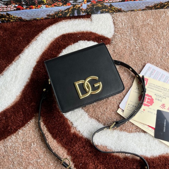 600 [Dolce Gabbana] Model number: 5188 original list ➰Semantic delicate handmade imported cowhide, front DG logo, pure handmade oil on the top of the bag, favorite of many celebrities, overseas purchasing special products, style and aura, new bag style, a