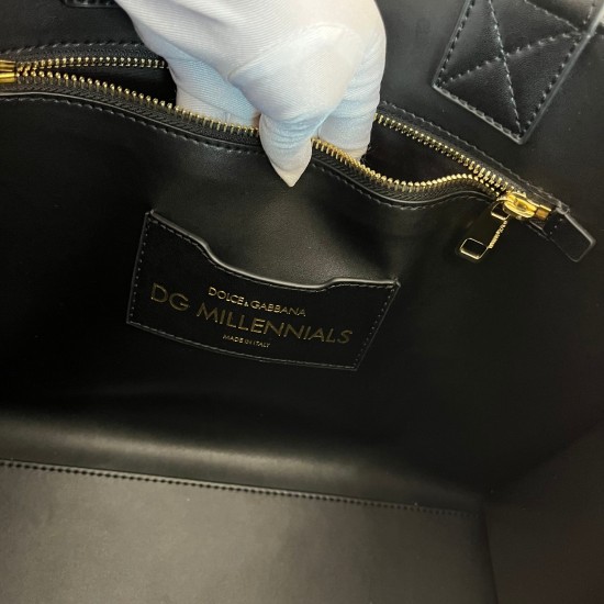 570 [Dolce Gabbana] Model number: 3556 Top original list Tote bag➰Delicious handmade, imported cowhide bag body with pure handmade oil edges on top, the favorite of many celebrities, overseas purchasing special products, style and aura, as long as you hav