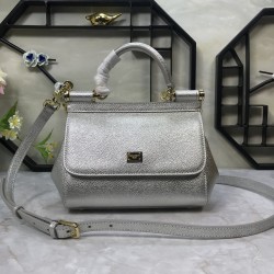 410 small high-end product [Dolce Gabbana] crossbody women's bag ➰Delicate handmade classic style solid color versatile. Favorite of many celebrities. Crossbody can be matched with mirrors. Special products for overseas purchasing agents!Imported palm-pri