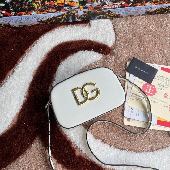 530【Dolce Gabbana】Model number: 3320 Original ➰Semantic delicate handmade imported cowhide, front DG logo, pure handmade oil on the top of the bag, favorite of many celebrities, overseas purchasing special products, fashionable and aura, new bag style, an 530【Dolce Gabbana】Model number: 3320 Original ➰Semantic delicate handmade imported cowhide, front DG logo, pure handmade oil on the top of the bag, favorite of many celebrities, overseas purchasing special products, fashionable and aura, new bag style, an