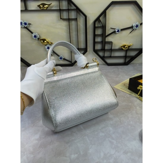 410 small high-end product [Dolce Gabbana] crossbody women's bag ➰Delicate handmade classic style solid color versatile. Favorite of many celebrities. Crossbody can be matched with mirrors. Special products for overseas purchasing agents!Imported palm-pri