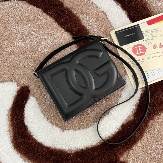 530 [Dolce Gabbana] Model number: 5515 Top original list ➰Delicious handmade, imported cowhide bag body with pure handmade oil edges on top, embellished with standing effect quilted DG log Fashion trend, favorite of many celebrities, crossbody, overseas p