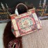 480 [Dolce Gabbana] The same crossbody bag as a celebrity, crossbody, mirror, overseas purchasing special products, fashionable and aura, brand new bag style, any combination can be as long as there is a fashionable heart, you can keep it clearly, when an