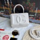 570 [Dolce Gabbana] Model number: 9112 Original order ➰Delicate handmade, imported cowhide bag body with pure handmade oil edges on top, embellished with standing effect quilted DG log Fashion trend, favorite of many celebrities, crossbody, overseas purch