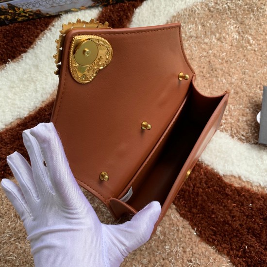 530 [Dolce Gabbana] Chain hand-held crossbody bag model number: 6613 original list ➰Delicious handmade Imported cowhide leather with original hardware bag body with pure handmade oil on top of the top of many celebrities' favorites. Crossbody can be purch