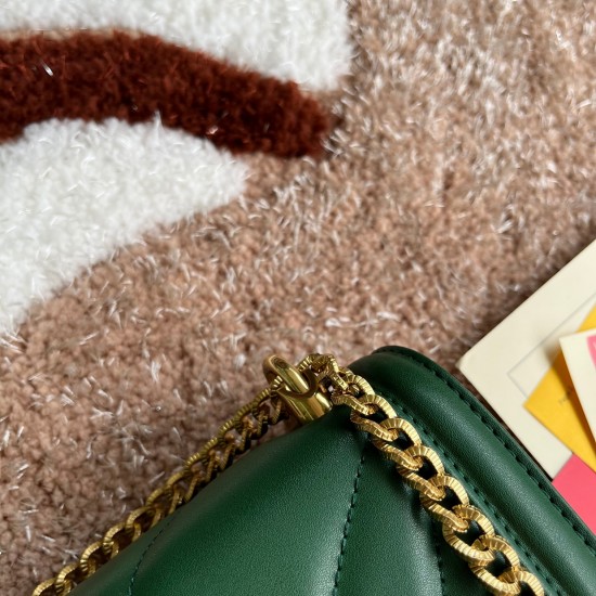 600 [Dolce Gabbana] Top original list ➰Delicious handmade Imported cowhide leather with original hardware bag body with pure handmade oil on top of the top of many celebrities' favorites. Crossbody can be purchased overseas for special products with a sty