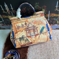 480 [Dolce Gabbana] The same crossbody bag as a celebrity, crossbody, mirror, overseas purchasing special products, fashionable and aura, brand new bag style, any combination can be as long as there is a fashionable heart, you can keep it clearly, when an