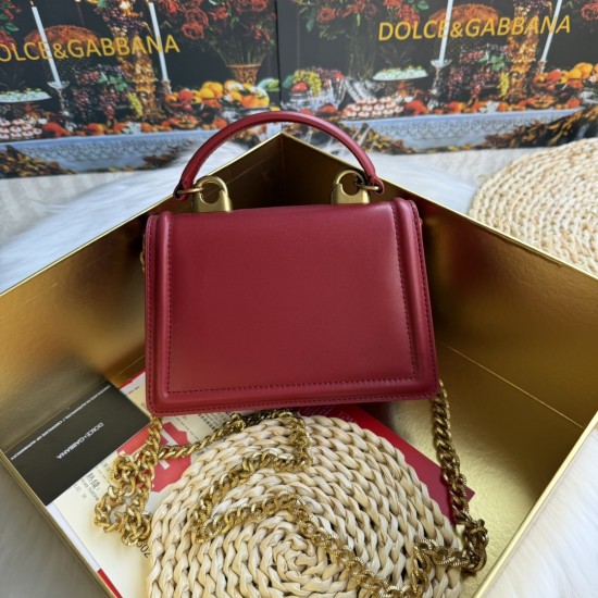 510 [Dolce Gabbana] Chain hand-held crossbody bag model number: 6613 plain paper Original ➰Delicious handmade Imported cowhide with original hardware bag body with pure handmade oil on top of the top of many celebrities' favorites, crossbody, special prod