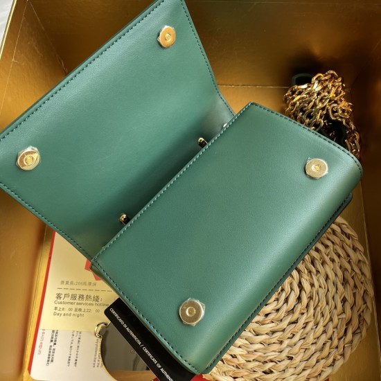 550 【Dolce Gabbana】❤️New.Model number: 9111 original list ➰Delicate and handmade, imported cowhide bag body with pure handmade oil edges on the top, embellished with DG double electroplating sign fashion trend, front flip cover adopts hidden magnetic buck 550 【Dolce Gabbana】❤️New.Model number: 9111 original list ➰Delicate and handmade, imported cowhide bag body with pure handmade oil edges on the top, embellished with DG double electroplating sign fashion trend, front flip cover adopts hidden magnetic buck