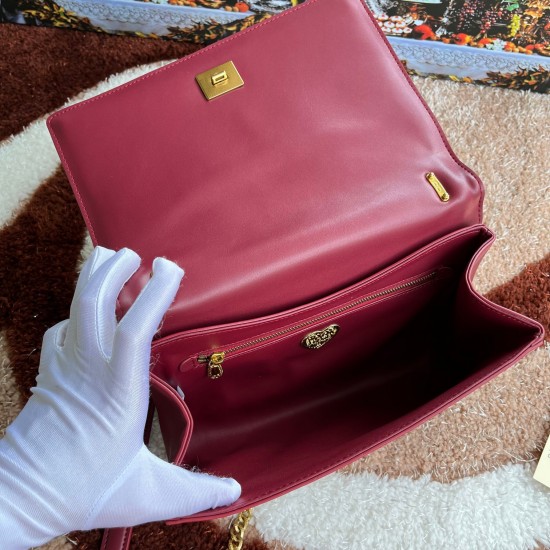 600 [Dolce Gabbana] Top original list ➰Delicious handmade Imported cowhide leather with original hardware bag body with pure handmade oil on top of the top of many celebrities' favorites. Crossbody can be purchased overseas for special products with a sty