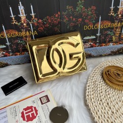 530 [Dolce Gabbana] Model number: 5515 Top original list ➰Delicious handmade, imported cowhide bag body with pure handmade oil edges on top, embellished with standing effect quilted DG log Fashion trend, favorite of many celebrities, crossbody, overseas p