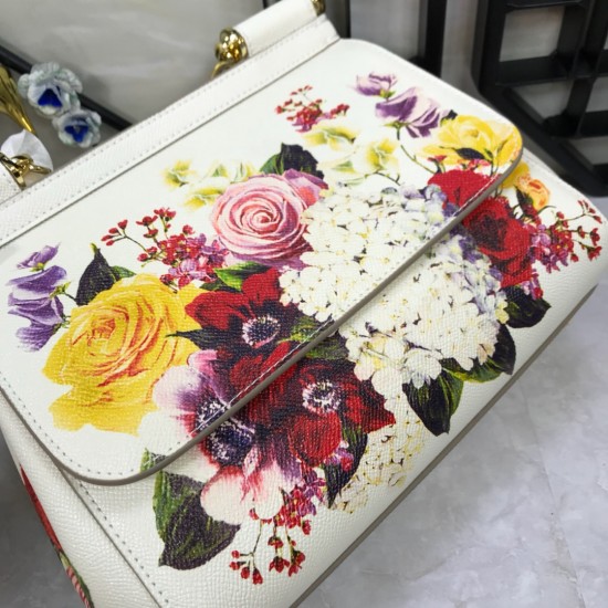 480 [Dolce Gabbana] Crossbody, mirror, special products for overseas purchasing, new bag style and aura, any combination can be as long as there is a fashionable heart, you can keep it clearly, when and where DG will always show you infinite surprises Lux