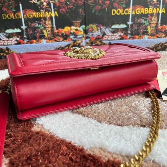 600 [Dolce Gabbana] Top original list ➰Delicious handmade Imported cowhide leather with original hardware bag body with pure handmade oil on top of the top of many celebrities' favorites. Crossbody can be purchased overseas for special products with a sty