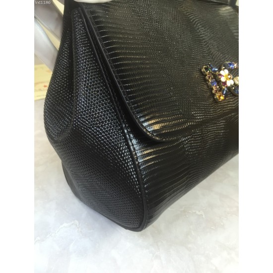 530 Medium size [Dolce Gabbana] Colorful Diamond Lizard Pattern Crossbody Bag Original Single Perfect Bag Shape Imported Top-Level Lizard Pattern Cowhide, Customized Vacuum High Electroplating Hardware All-match Bag Style Hand-Owned Crossbody is suitable 