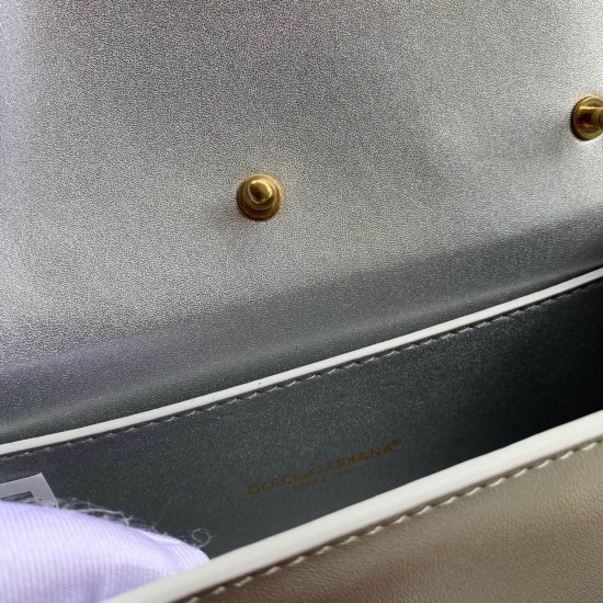 530 [Dolce Gabbana] Chain hand-held crossbody bag model number: 6613 original list ➰Delicious handmade Imported cowhide leather with original hardware bag body with pure handmade oil on top of the top of many celebrities' favorites. Crossbody can be purch
