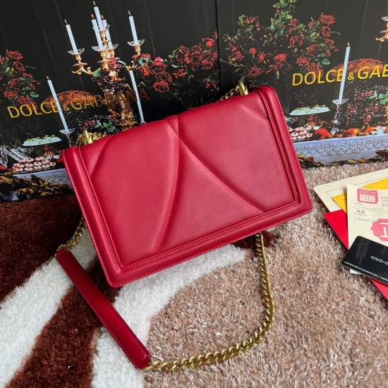 600 [Dolce Gabbana] Top original list ➰Delicious handmade Imported cowhide leather with original hardware bag body with pure handmade oil on top of the top of many celebrities' favorites. Crossbody can be purchased overseas for special products with a sty