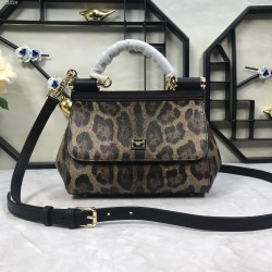 P450 original list [Dolce Gabbana] classic leopard print Another platinum bag in the fashion industry ➰Delicate handmade, favorite of many celebrities, crossbody, mirror, overseas purchasing special products!Imported palm-print cowhide with original hardw