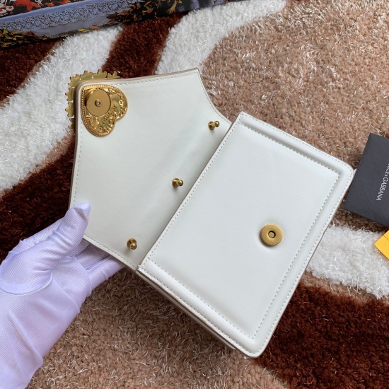 530 [Dolce Gabbana] Chain hand-held crossbody bag model number: 6613 original list ➰Delicious handmade Imported cowhide leather with original hardware bag body with pure handmade oil on top of the top of many celebrities' favorites. Crossbody can be purch