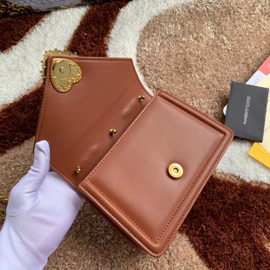 530 [Dolce Gabbana] Chain hand-held crossbody bag model number: 6613 original list ➰Delicious handmade Imported cowhide leather with original hardware bag body with pure handmade oil on top of the top of many celebrities' favorites. Crossbody can be purch
