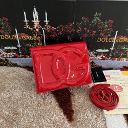 530 [Dolce Gabbana] Model number: 5515 Top original list ➰Delicious handmade, imported cowhide bag body with pure handmade oil edges on top, embellished with standing effect quilted DG log Fashion trend, favorite of many celebrities, crossbody, overseas p