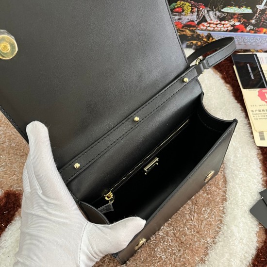 530 [Dolce Gabbana] Model number: 5515 Top original list ➰Delicious handmade, imported cowhide bag body with pure handmade oil edges on top, embellished with standing effect quilted DG log Fashion trend, favorite of many celebrities, crossbody, overseas p