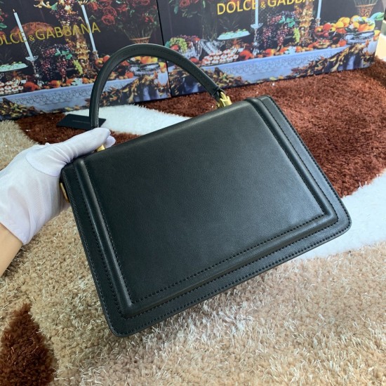 550 [Dolce Gabbana] Model number: 4158 Original single crossbody women's bag ➰Delicious handmade Imported cowhide with original hardware bag body with pure handmade oil on top of the top of many celebrities' favorites. Crossbody can be purchased overseas 