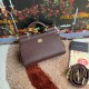 P550 model number: 4133 palm print high-end product [Dolce Gabbana] Another platinum bag in the fashion industry ➰Delicate handmade classic model solid color versatile. Favorite of many celebrities. Crossbody can be used with mirrors. Special products for