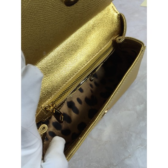 410 small high-end product [Dolce Gabbana] crossbody women's bag ➰Delicate handmade classic style solid color versatile. Favorite of many celebrities. Crossbody can be matched with mirrors. Special products for overseas purchasing agents!Imported palm-pri