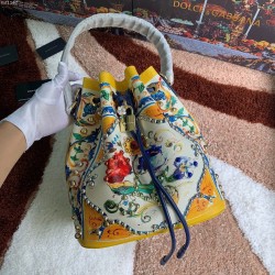 530 [Dolce Gabbana] Classic bucket bag, crossbody, special products for overseas purchasing, new bag style and aura, any combination can be used as long as there is a fashionable heart, you can keep it clearly when and where DG will always show you infini