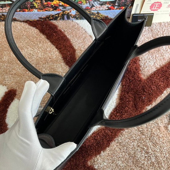 570 [Dolce Gabbana] Model number: 3556 Top original list Tote bag➰Delicious handmade, imported cowhide bag body with pure handmade oil edges on top, the favorite of many celebrities, overseas purchasing special products, style and aura, as long as you hav