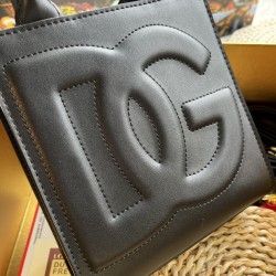 520 【Dolce Gabbana】New.Model number: 5527 Original DG Logo Bag Mini Tote Bag➰Deliciously handmade, imported cowhide bag body with pure handmade oil edges on top, the favorite of many celebrities, overseas purchasing special products, style and aura, as lo