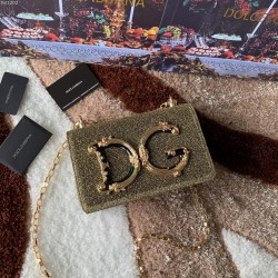 570 【Dolce Gabbana】Gold Wire Cloth Crossbody Bag Top Original List ➰Delicate Handmade Series Crossbody Bags Use imported raw materials The front is embellished with resin bottom and real gold DG logo. The front flip is made of hidden magnetic buckle openi