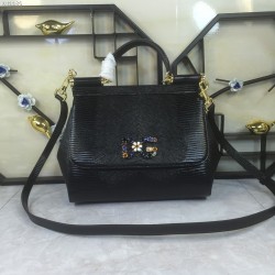 530 Medium size [Dolce Gabbana] Colorful Diamond Lizard Pattern Crossbody Bag Original Single Perfect Bag Shape Imported Top-Level Lizard Pattern Cowhide, Customized Vacuum High Electroplating Hardware All-match Bag Style Hand-Owned Crossbody is suitable 