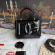 570 [Dolce Gabbana] Model number: 9112 Original order ➰Delicate handmade, imported cowhide bag body with pure handmade oil edges on top, embellished with standing effect quilted DG log Fashion trend, favorite of many celebrities, crossbody, overseas purch