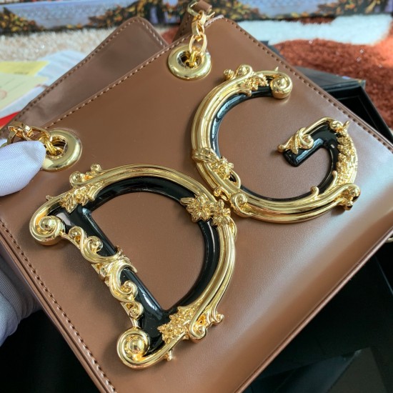 630 [Dolce Gabbana] Model number: 5180# Original order ➰Delicious handmade Imported cowhide with original hardware bag body with pure handmade oil on top of the top of many celebrities' favorites, crossbody, special products for overseas purchasing agents