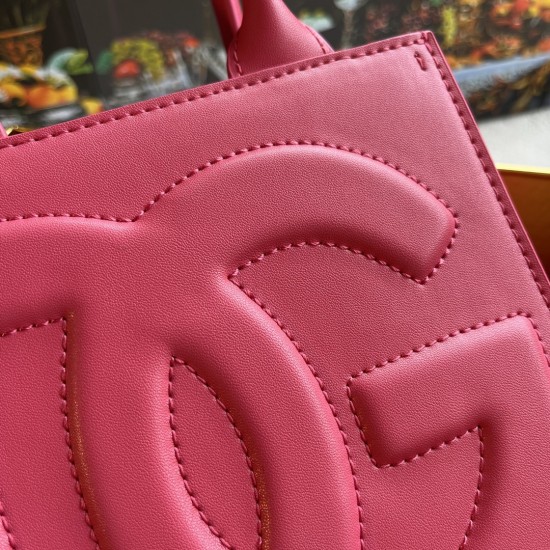 520 【Dolce Gabbana】New.Model number: 5527 Original DG Logo Bag Mini Tote Bag➰Deliciously handmade, imported cowhide bag body with pure handmade oil edges on top, the favorite of many celebrities, overseas purchasing special products, style and aura, as lo 520 【Dolce Gabbana】New.Model number: 5527 Original DG Logo Bag Mini Tote Bag➰Deliciously handmade, imported cowhide bag body with pure handmade oil edges on top, the favorite of many celebrities, overseas purchasing special products, style and aura, as lo